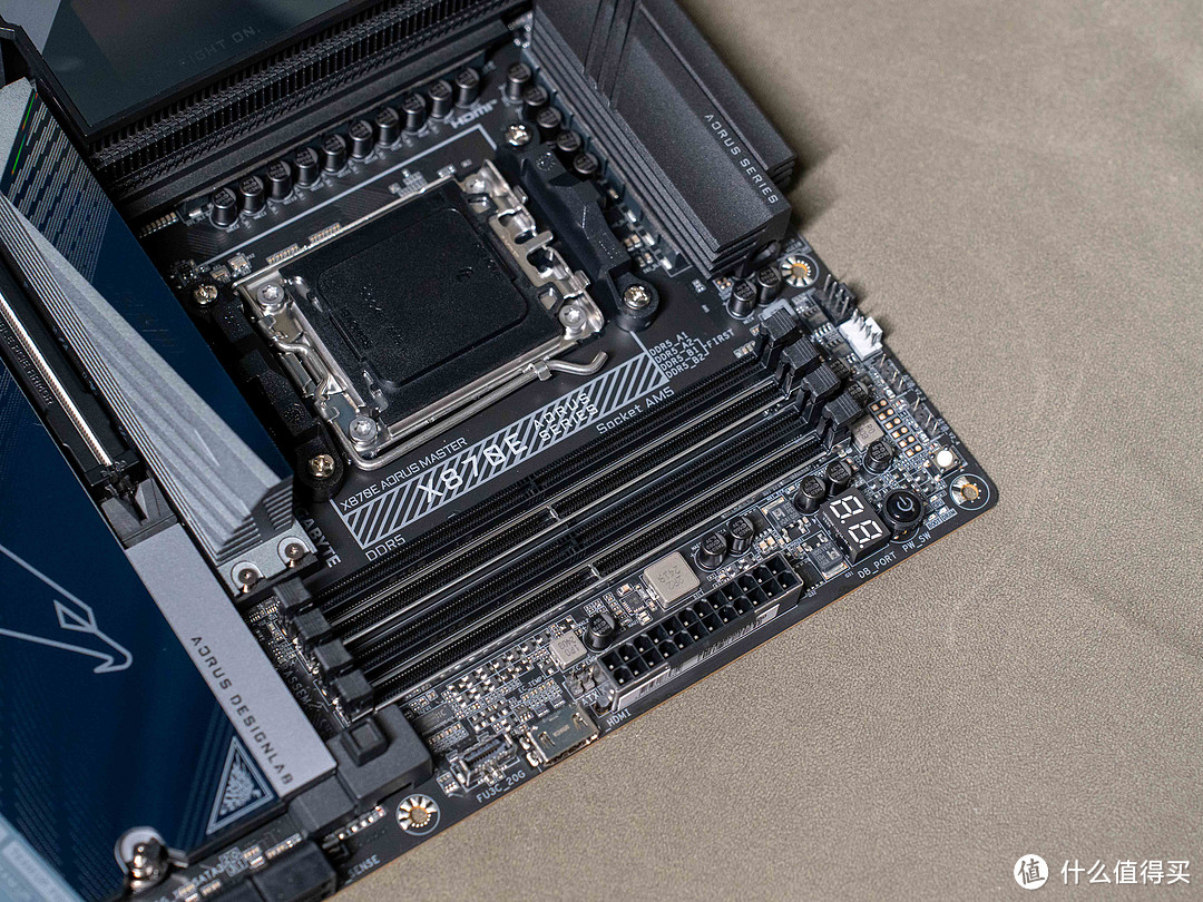 配置拉满、轻松超频，技嘉X870E AORUS MASTER超级雕主板测评