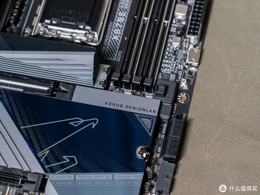 配置拉满、轻松超频，技嘉X870E AORUS MASTER超级雕主板测评