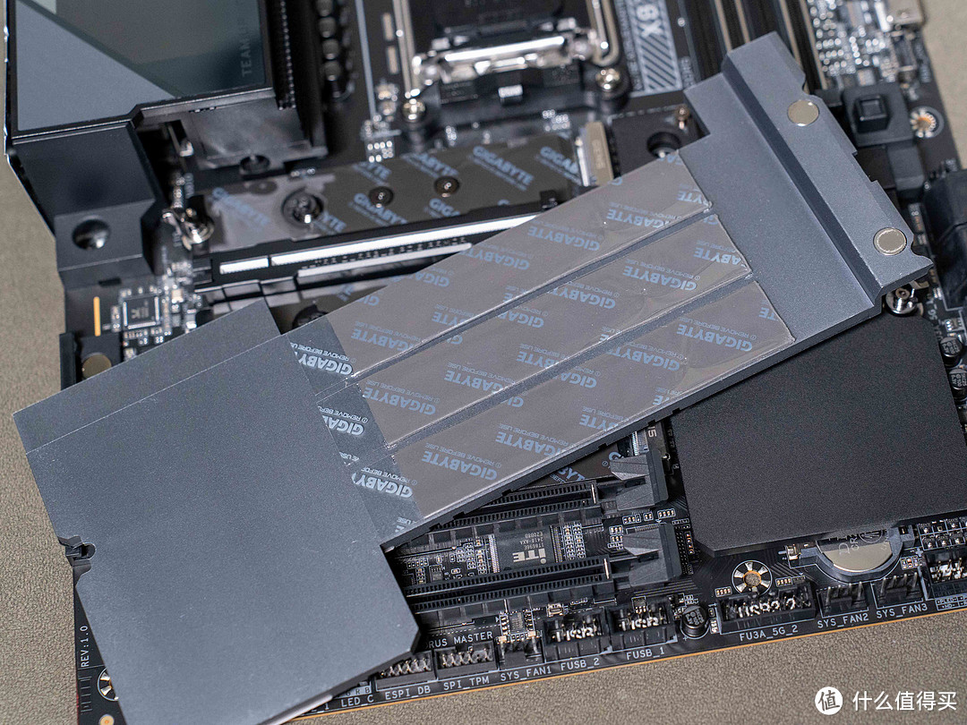 配置拉满、轻松超频，技嘉X870E AORUS MASTER超级雕主板测评