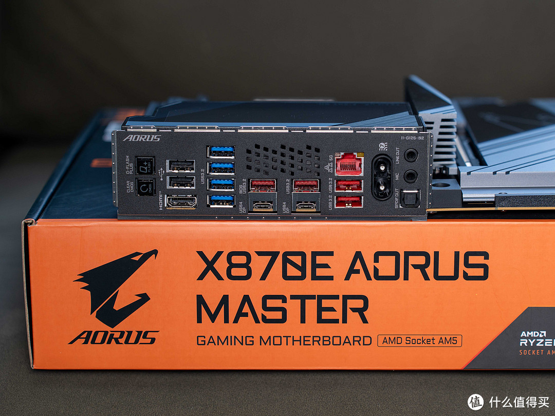 配置拉满、轻松超频，技嘉X870E AORUS MASTER超级雕主板测评