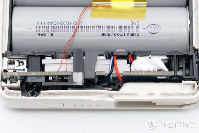 内置亿纬锂能2节21700电芯，小米自带线10000 33W移动电源拆解