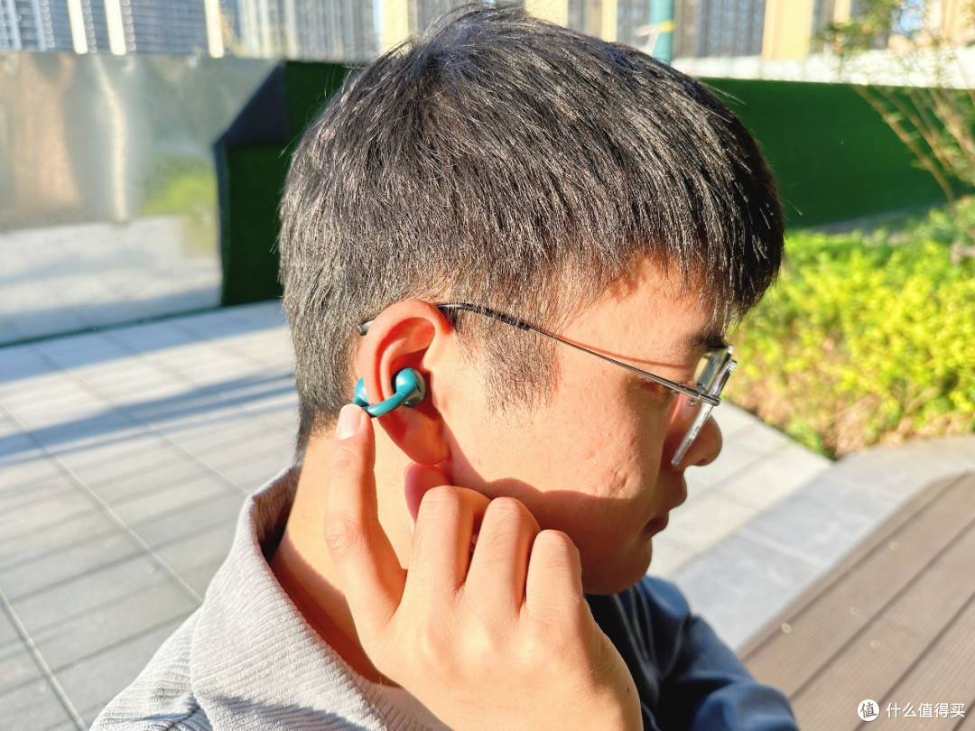 喜欢音乐又怕耳朵疼？不妨试试JLab Flex开放式耳夹耳机！
