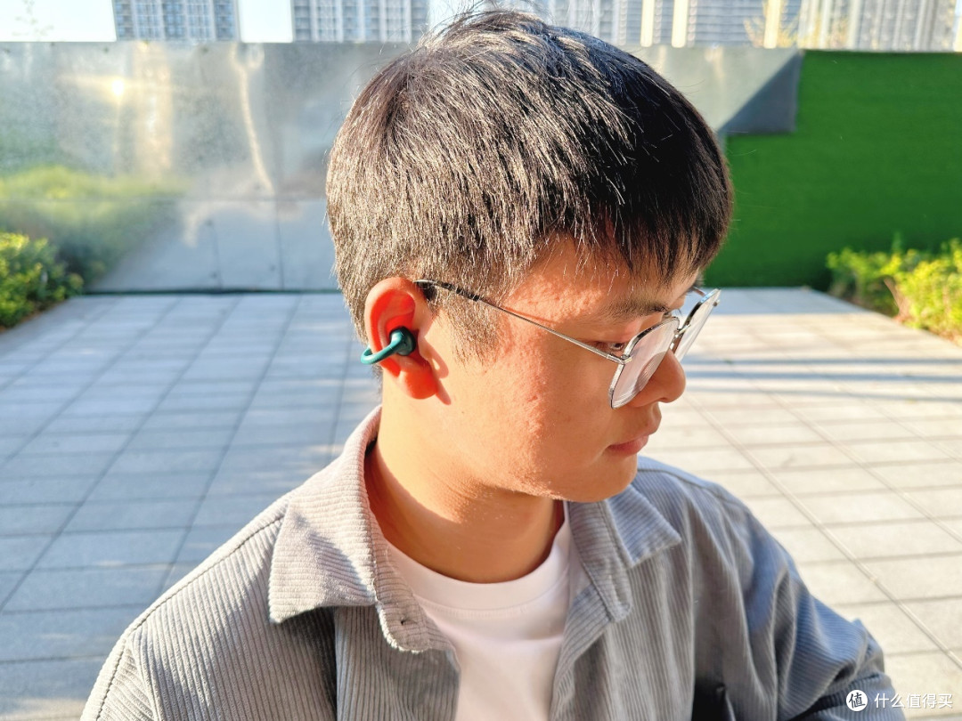 喜欢音乐又怕耳朵疼？不妨试试JLab Flex开放式耳夹耳机！