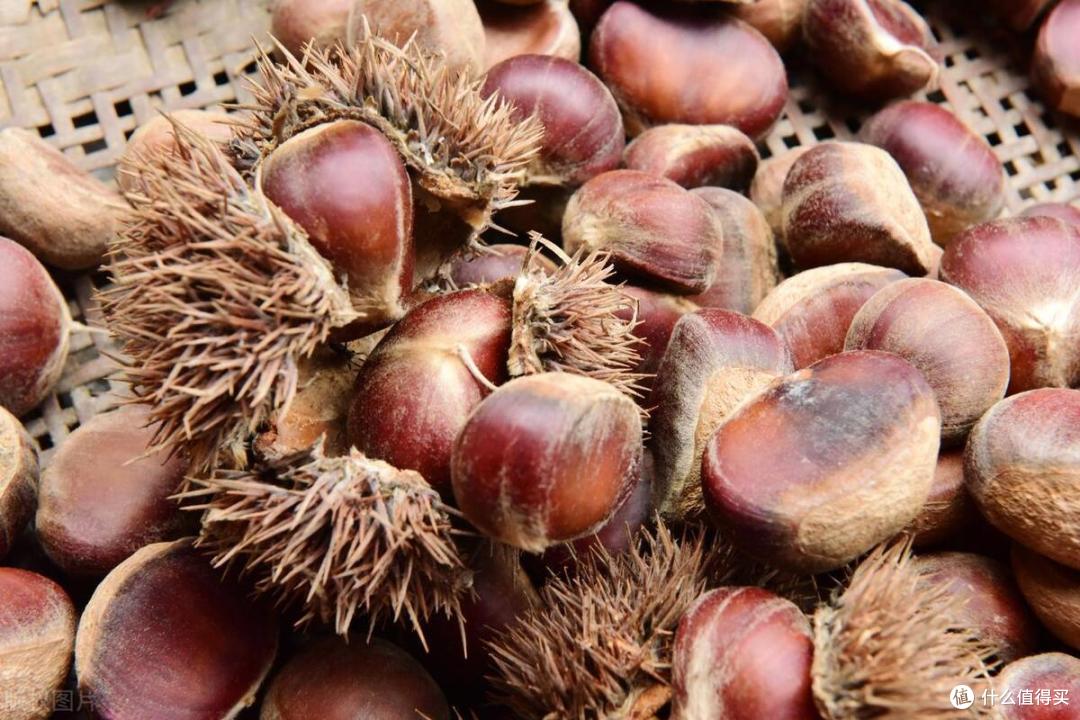 买栗子时要注意，出现这4种情况，都是“陈年货”，切记别买别吃