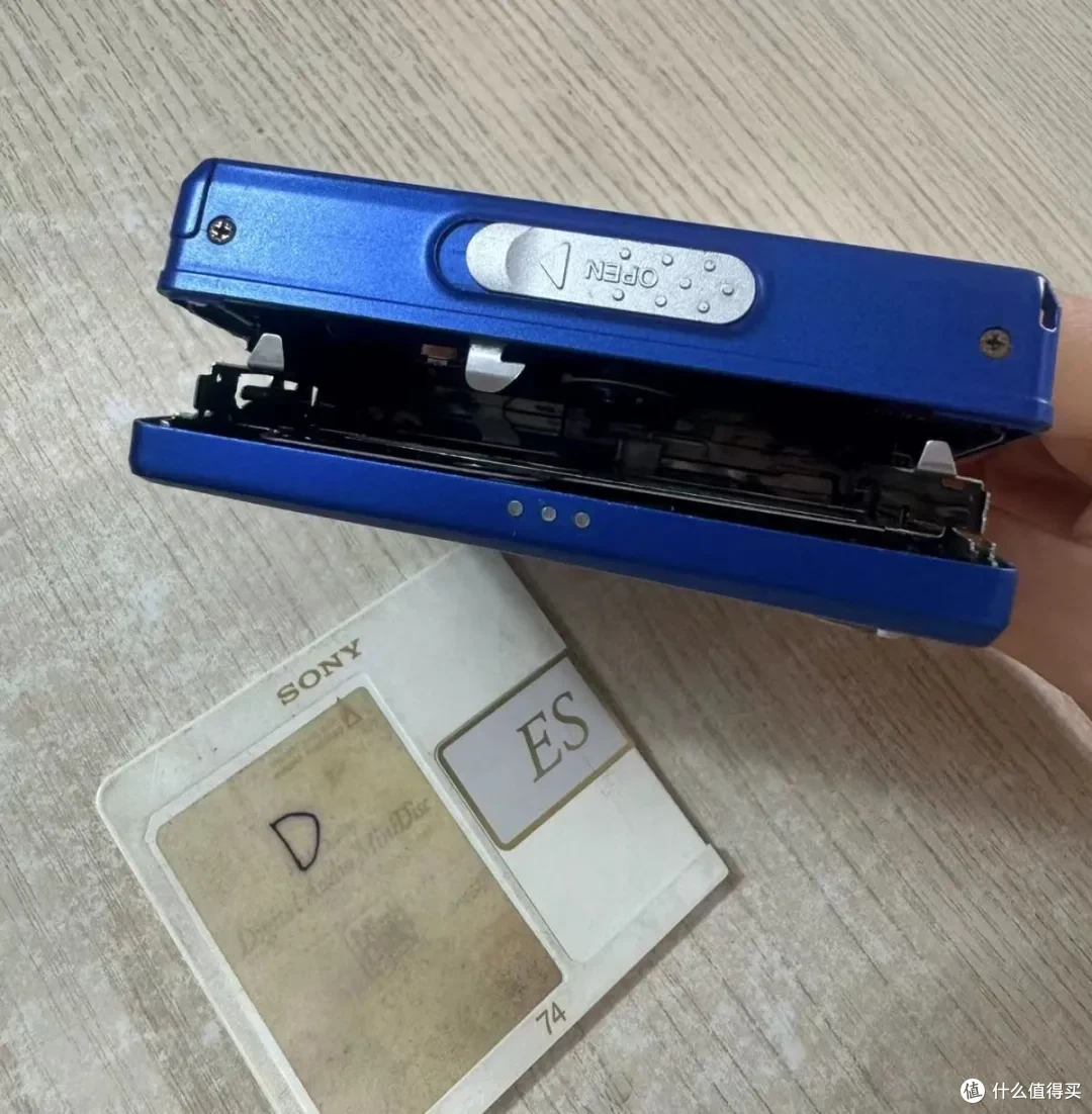 当年买不起的MD随身听,比MP3贵多了,如今只要200块