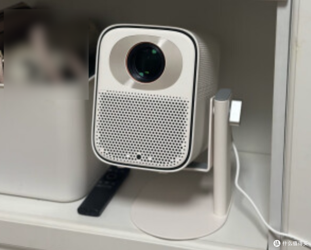 2024家用投影仪选哪款？联想投影仪怎么样？投影仪好物选购清单：联想小新100GT、联想YOGA5000S值得买么