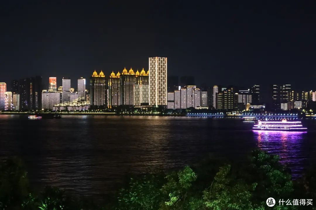 一座超适合夜游的城市，现在降温去正好！