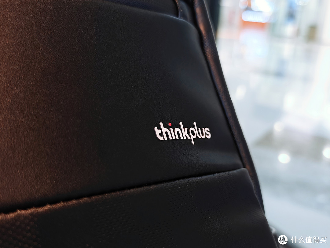 复古与新潮范儿，商务通勤的不二之选——thinkplus现代休闲双肩包