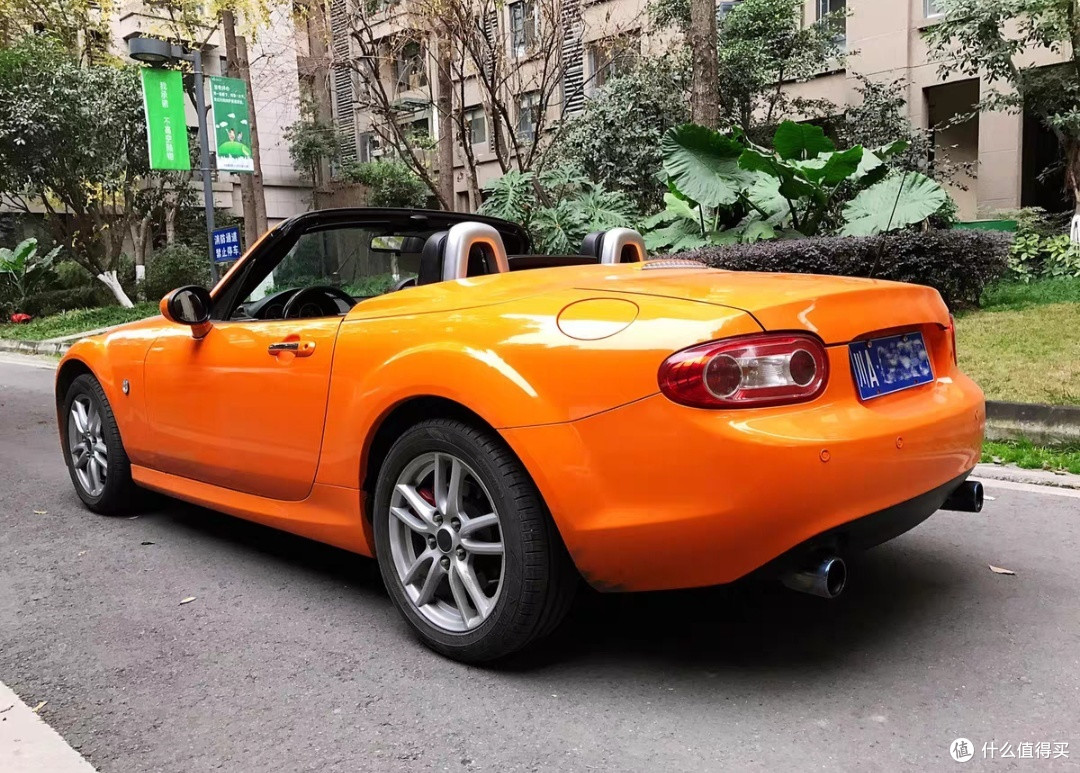 可爱又俏皮:马自达MX - 5
