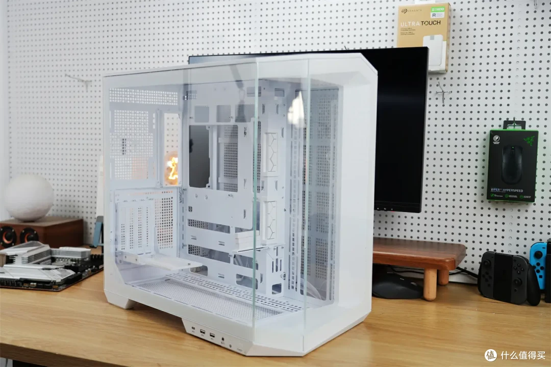 270°海景与超大空间的奢华之选,宽敞空间尽在微星MAG PANO 100L PZ WHITE !