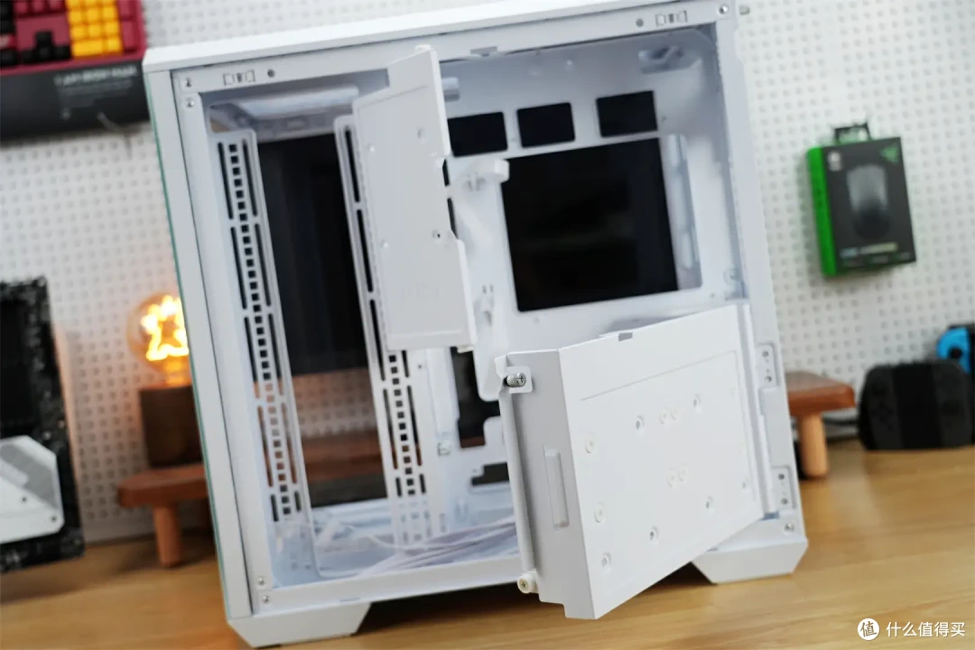 270°海景与超大空间的奢华之选,宽敞空间尽在微星MAG PANO 100L PZ WHITE !
