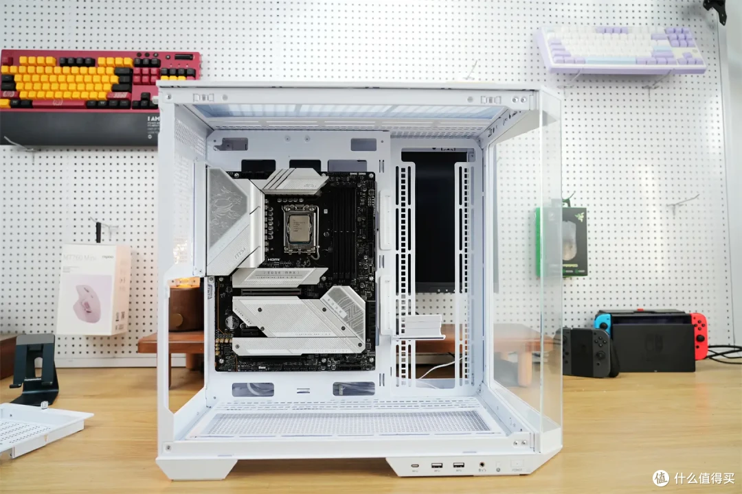 270°海景与超大空间的奢华之选,宽敞空间尽在微星MAG PANO 100L PZ WHITE !