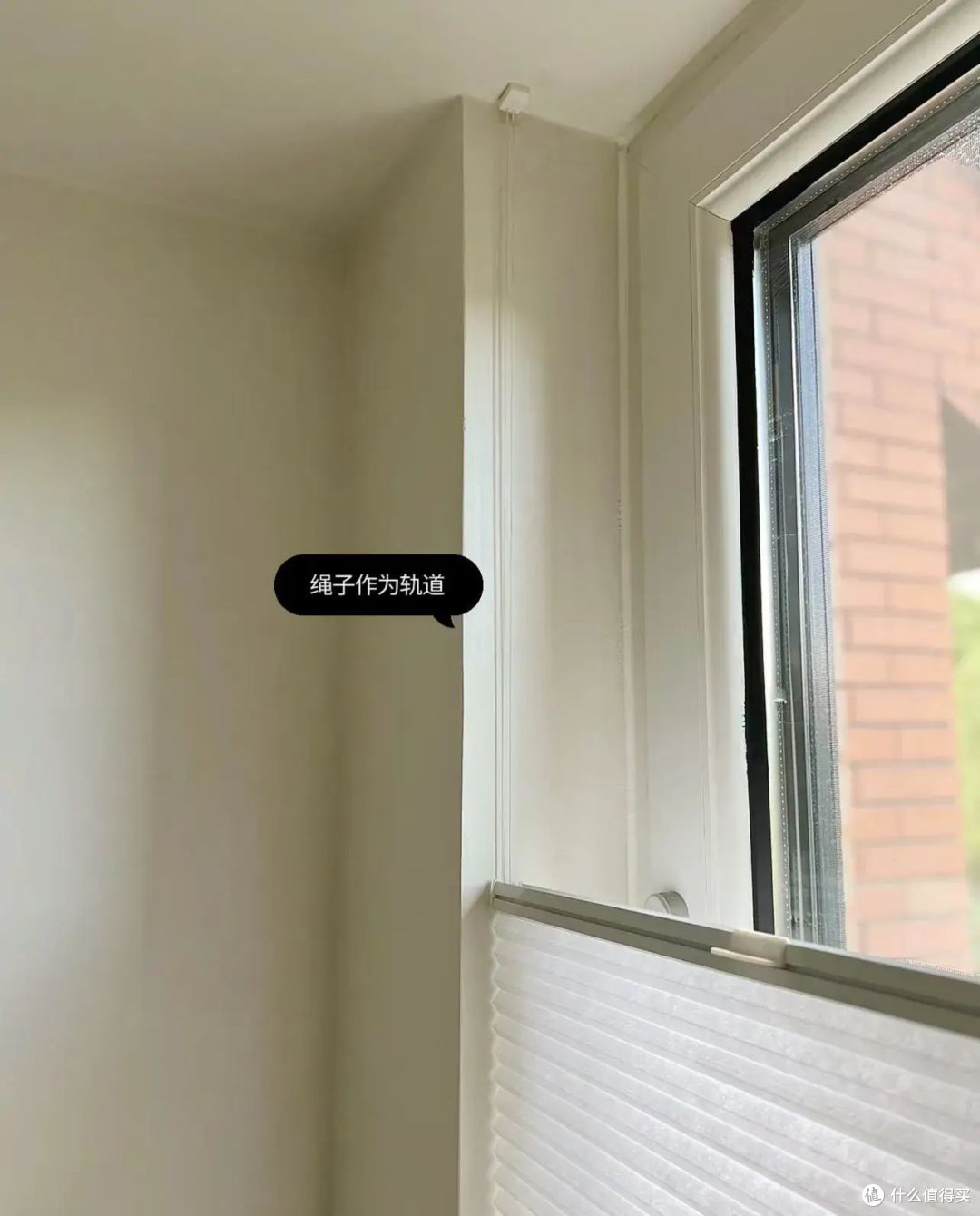 到底谁还再给浴室装百叶帘?看看人家的做法,又省钱又实用