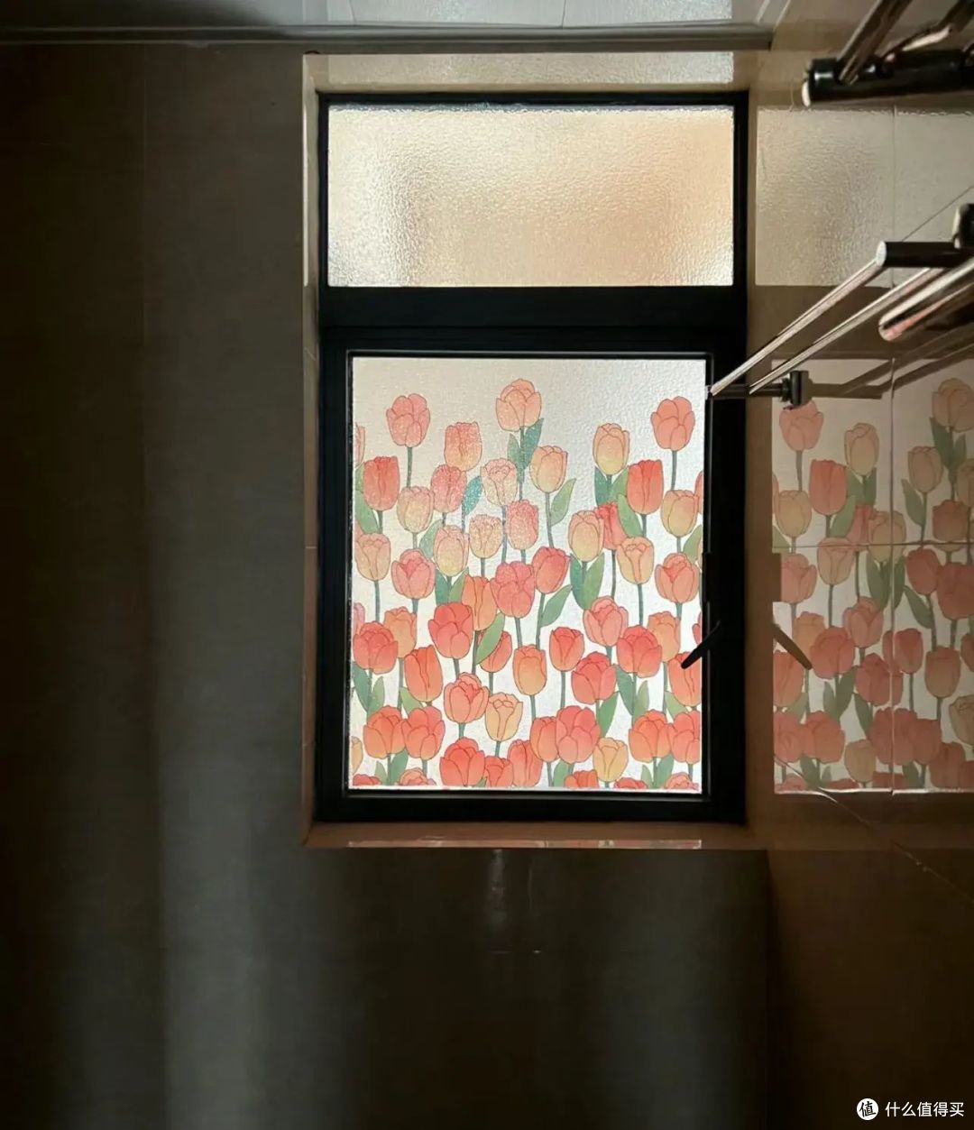到底谁还再给浴室装百叶帘?看看人家的做法,又省钱又实用