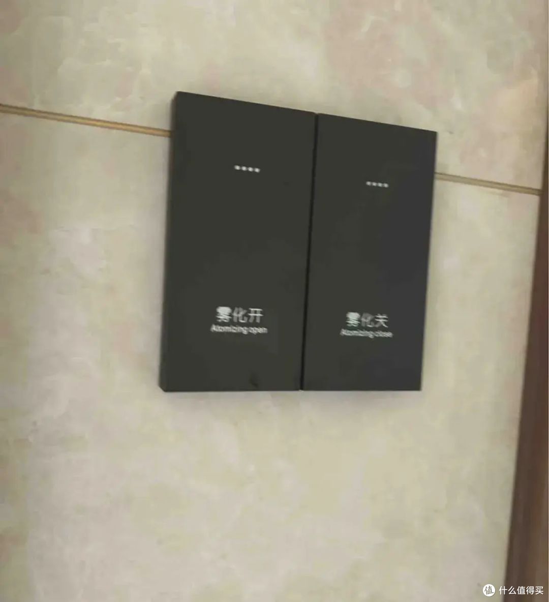 到底谁还再给浴室装百叶帘?看看人家的做法,又省钱又实用