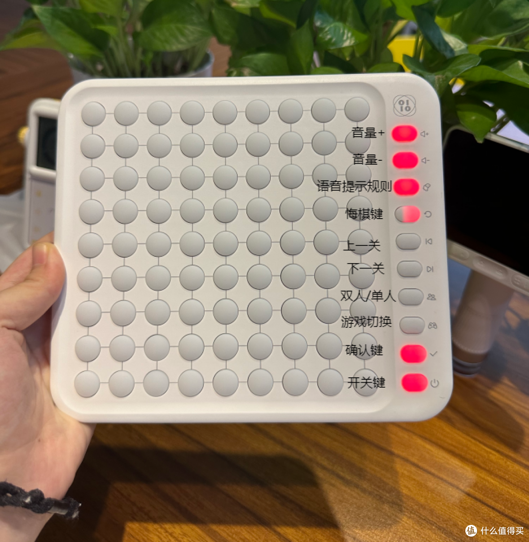 敲惊喜!!二近制AI智能棋盘B1上线了,9种经典益智游戏,AI智能陪练,真人语音提示,全家都来一起玩