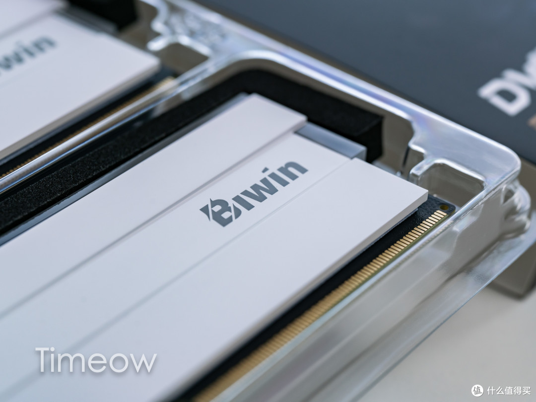 超到8000性能真是猛！佰维DW100 32G DDR5 6800 RGB内存 战力齐天！