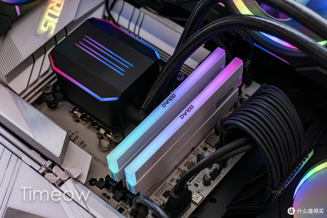 超到8000性能真是猛！佰维DW100 32G DDR5 6800 RGB内存 战力齐天！