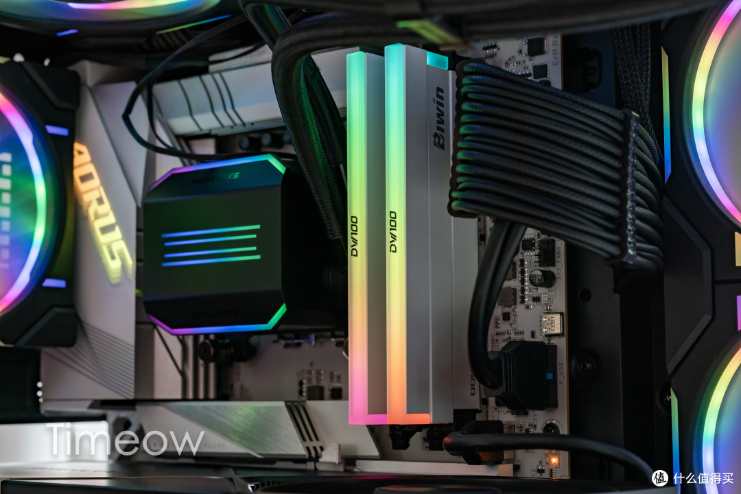 超到8000性能真是猛！佰维DW100 32G DDR5 6800 RGB内存 战力齐天！