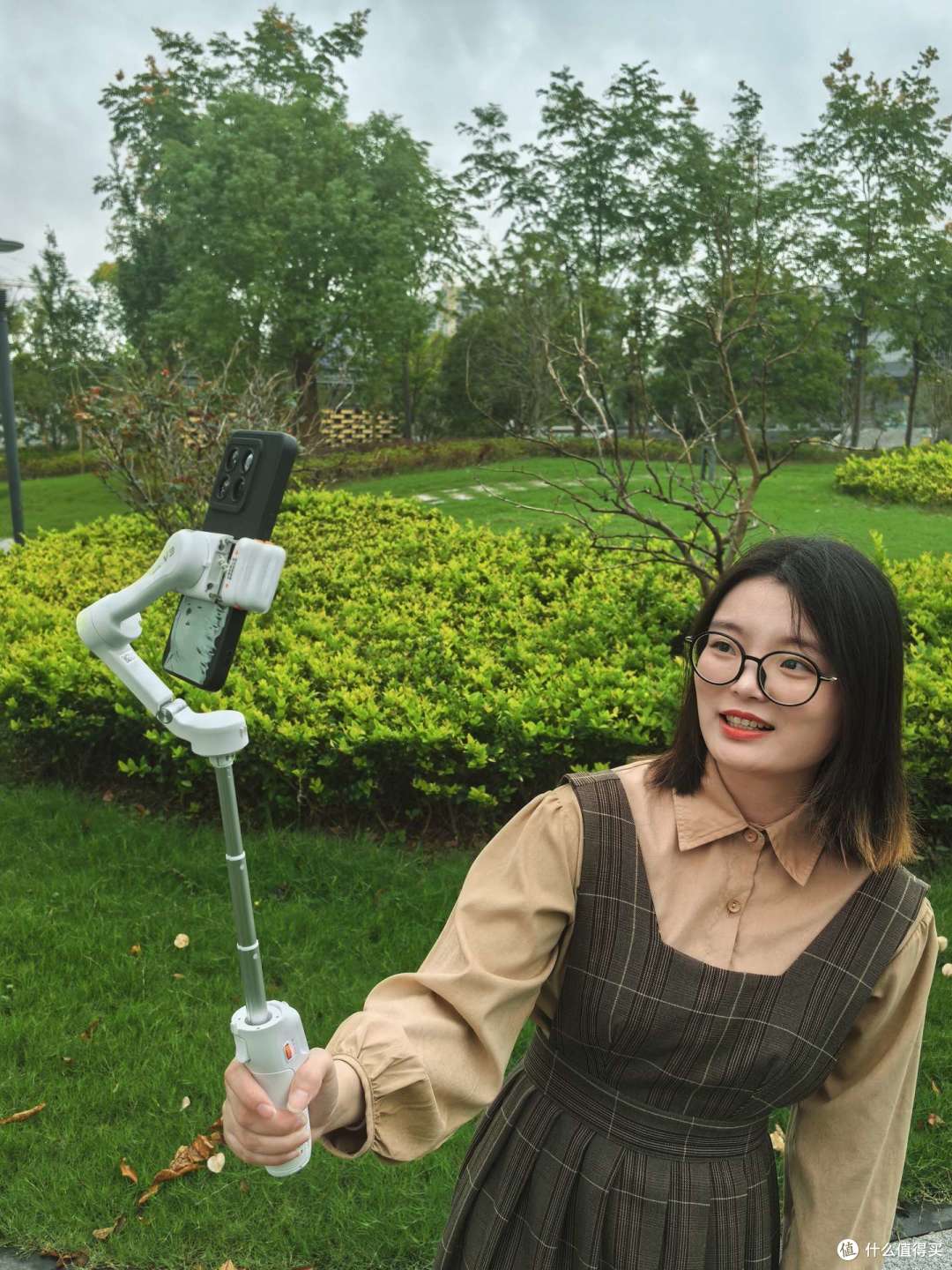 2024年有哪些适合新手小白的手机云台？如何选出高性价比的手机稳定器？｜浩瀚V3手机稳定器实测开箱