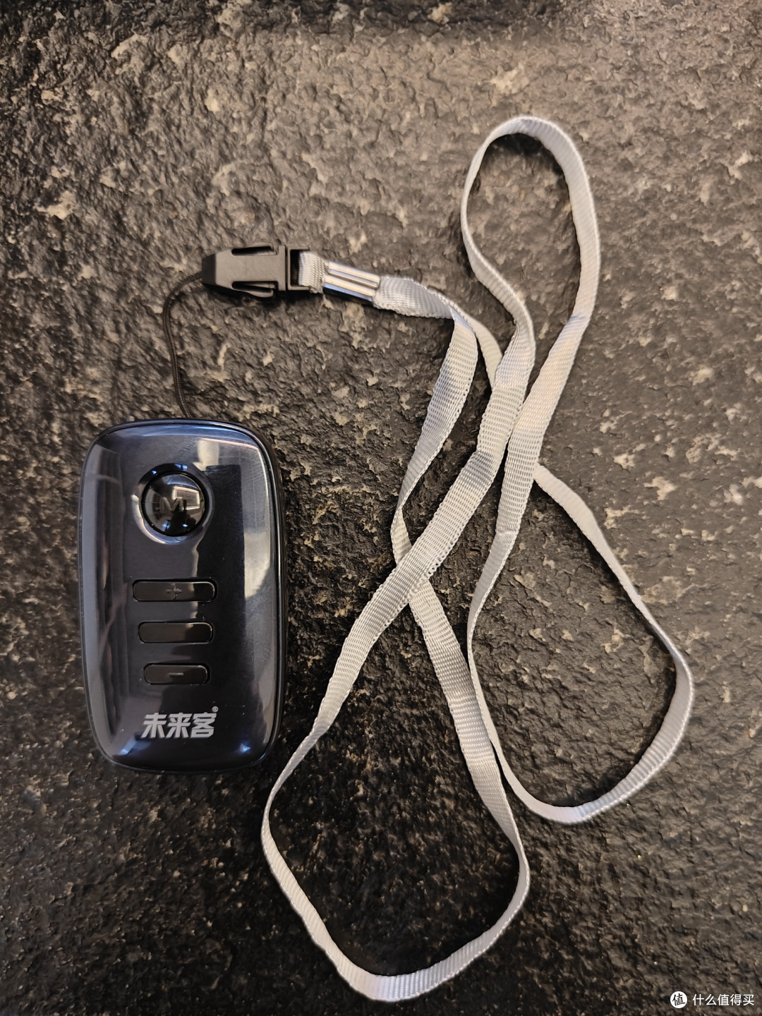 买了4个助听器之后,我留下了价格最低的未来客盒式助听器!