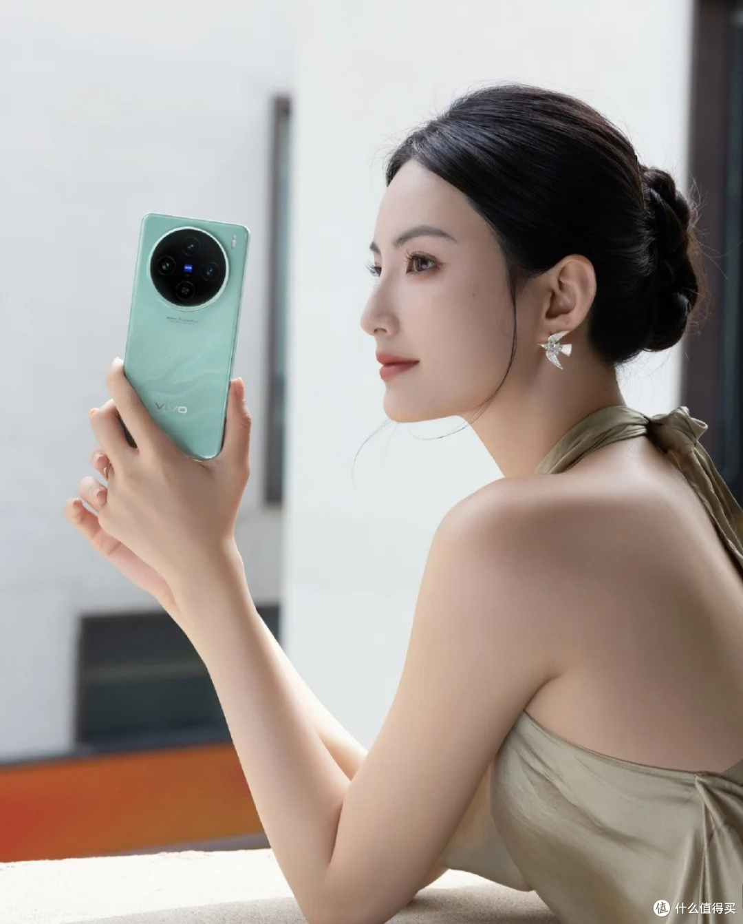Vivo发力,230万分+蔡司长焦+100W闪充,天玑9300+降至3599元!