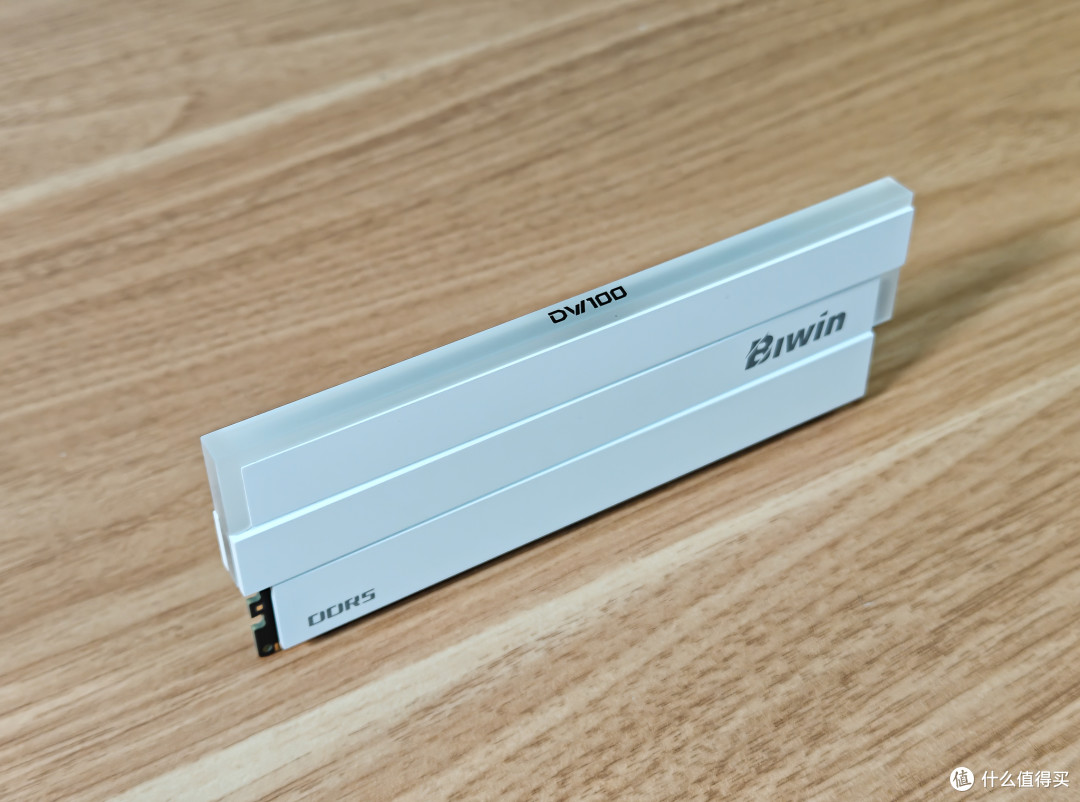 轻松一键8200MHz,佰维新品DW100让内存超频如此轻松