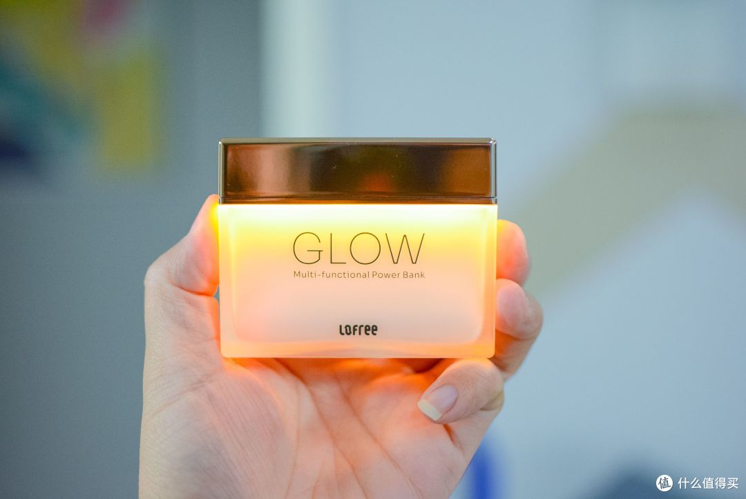 100%还原粉底液盒外观！堪称艺术品：洛斐GLOW聚光移动电源