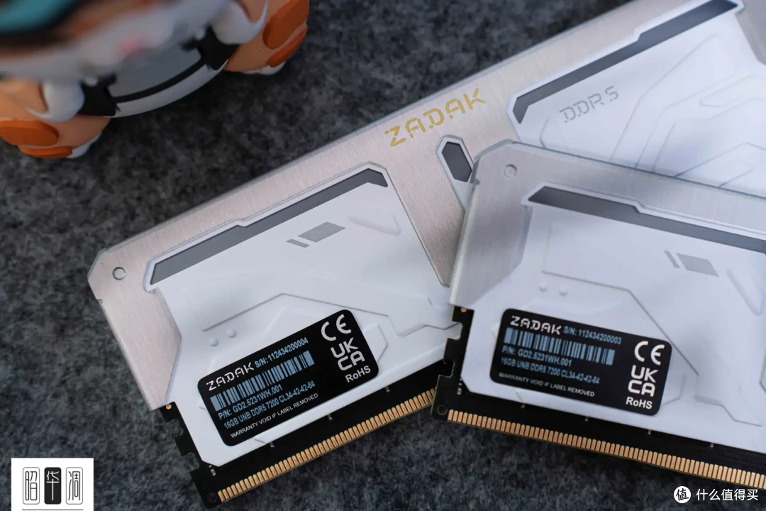 高频高颜值、机甲电竞风|宇瞻 ZADAK SPARK RGB DDR5 7200上手实测