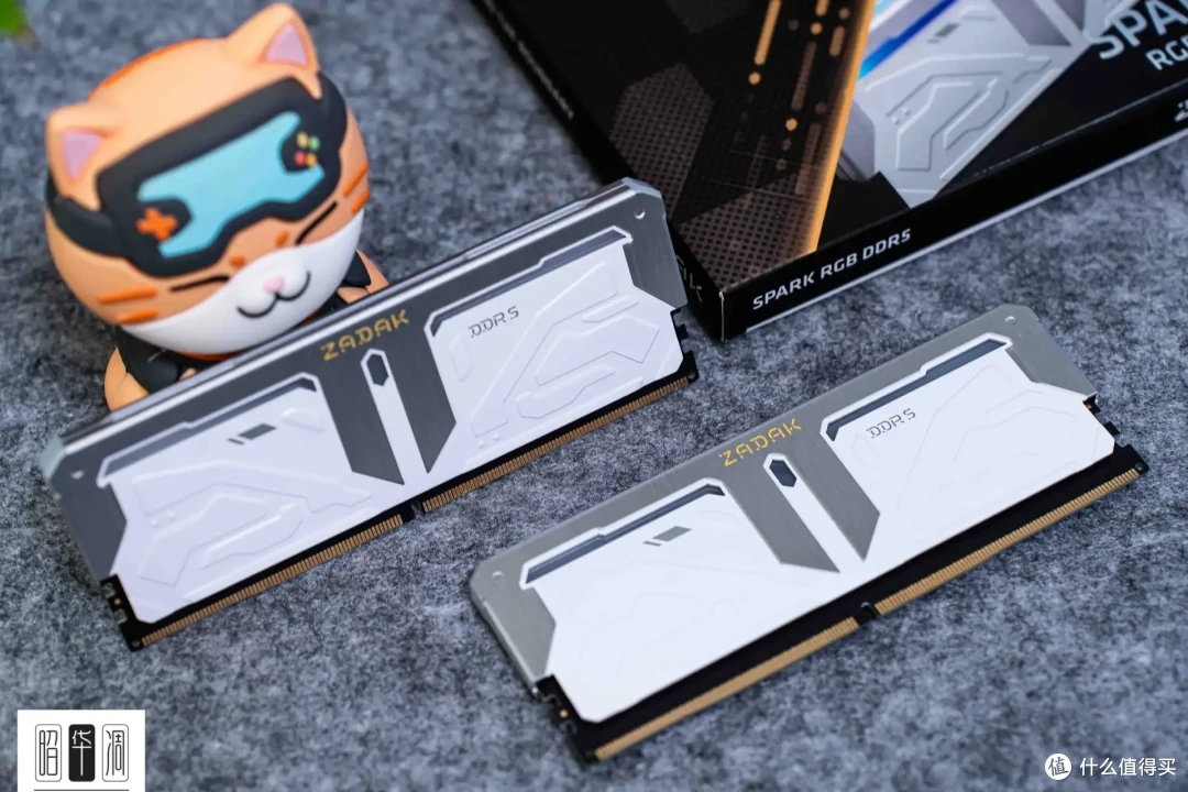 高频高颜值、机甲电竞风|宇瞻 ZADAK SPARK RGB DDR5 7200上手实测