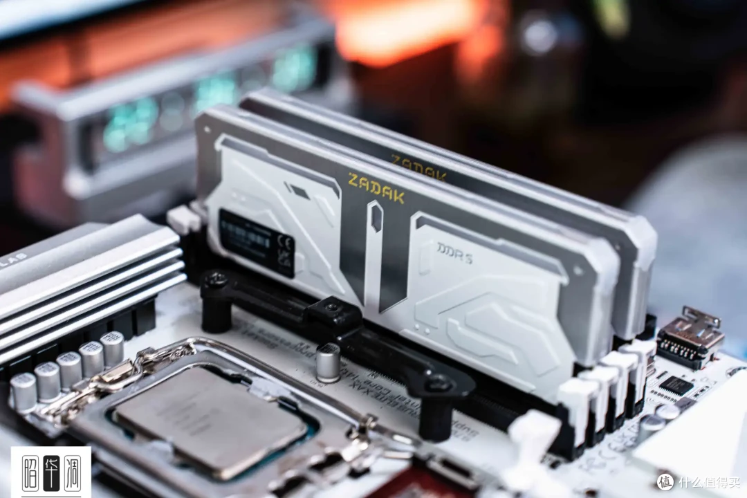 高频高颜值、机甲电竞风|宇瞻 ZADAK SPARK RGB DDR5 7200上手实测
