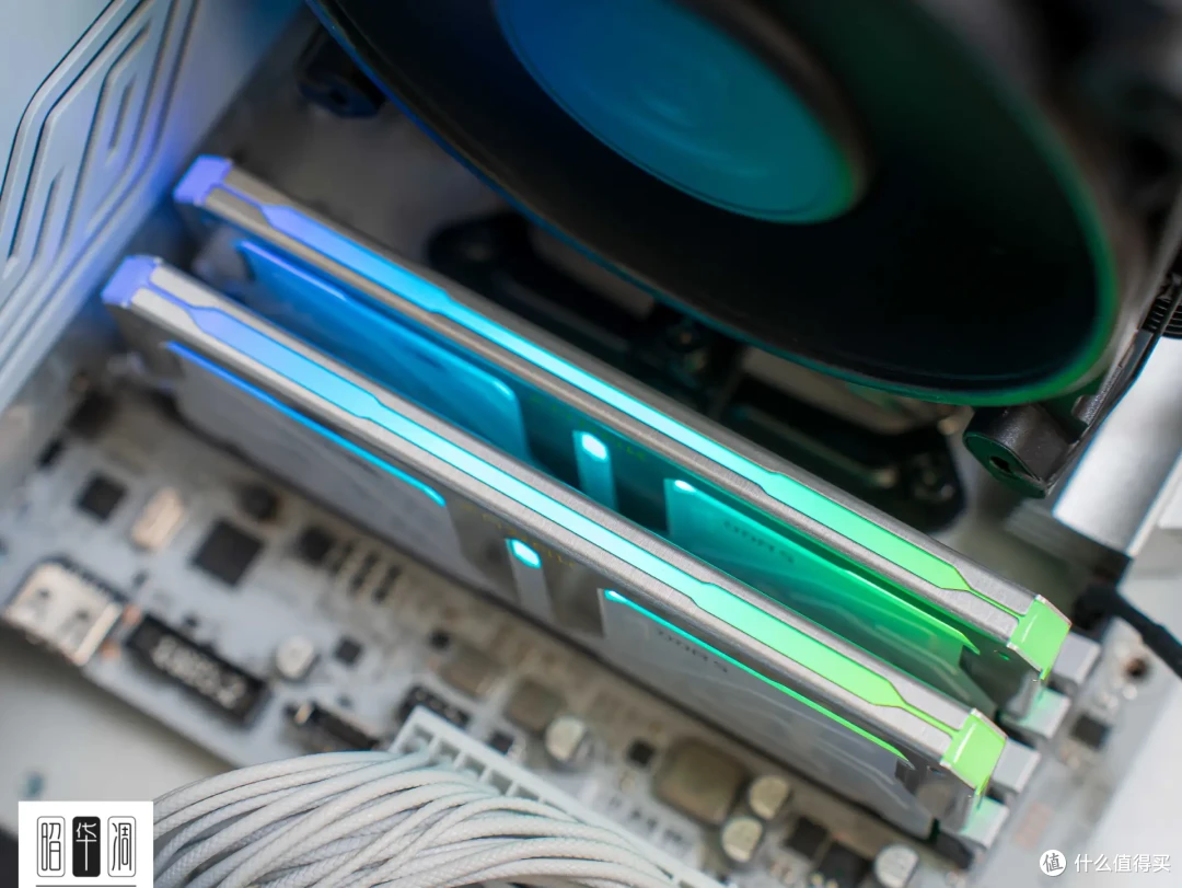 高频高颜值、机甲电竞风|宇瞻 ZADAK SPARK RGB DDR5 7200上手实测