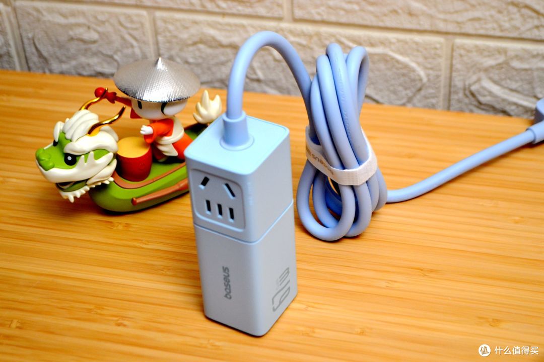 打造极简桌面必备好物：倍思氮化镓67W+极简mini4磁吸无线充