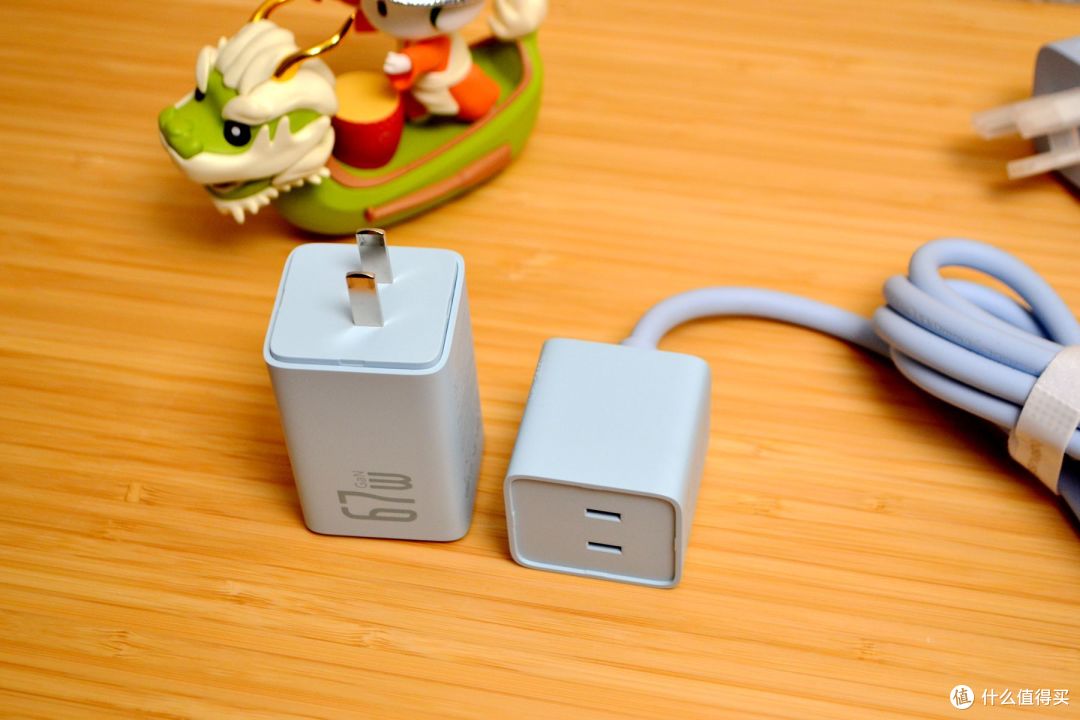 打造极简桌面必备好物：倍思氮化镓67W+极简mini4磁吸无线充