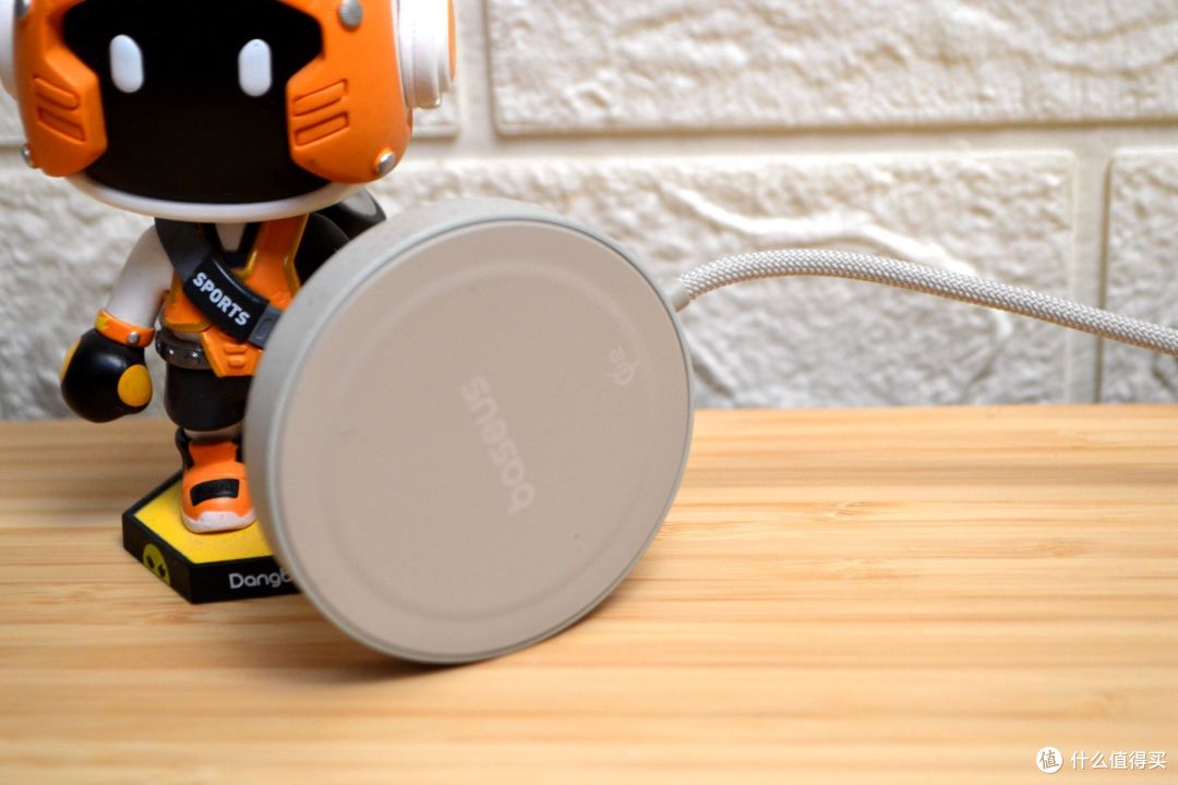打造极简桌面必备好物：倍思氮化镓67W+极简mini4磁吸无线充
