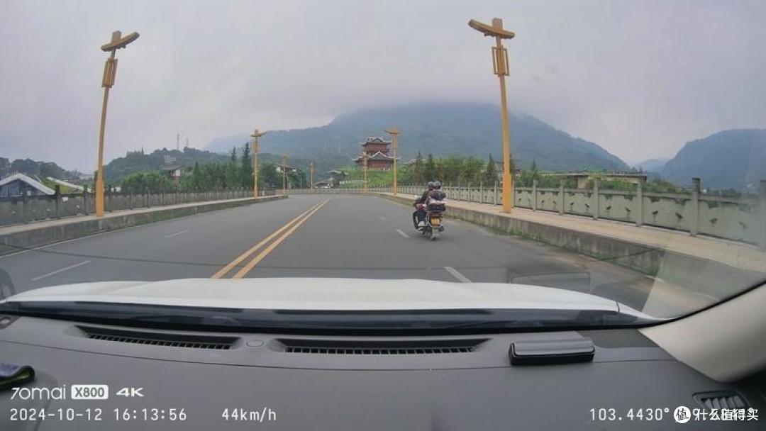云台全景拍摄 4K超清画质 70迈云台记录仪X800