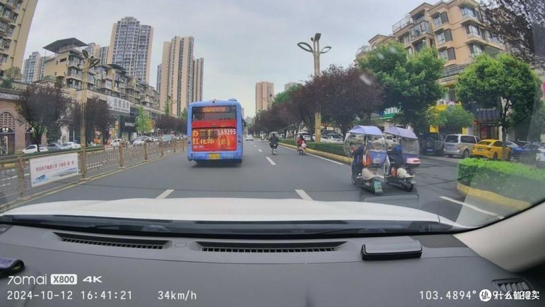 云台全景拍摄 4K超清画质 70迈云台记录仪X800