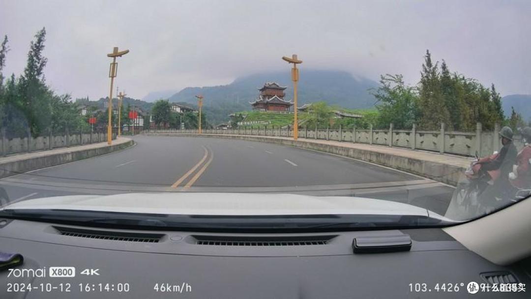 云台全景拍摄 4K超清画质 70迈云台记录仪X800