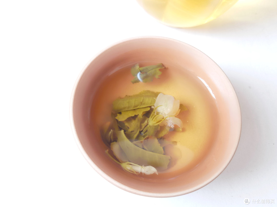 浓香,秋日里必喝的一杯茶——一杯香茶叶茉莉花茶