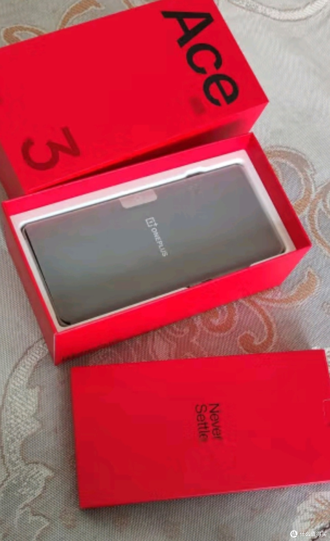 一加 Ace 3 Pro 12GB+256GB 钛空镜银 第三代骁龙 8 旗舰芯片 6100mAh 冰川电池 AI智能游戏手机