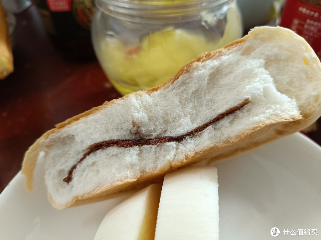 买了一袋传统烧饼样式的面包，哈哈哈哈，桃李主食烧饼面包