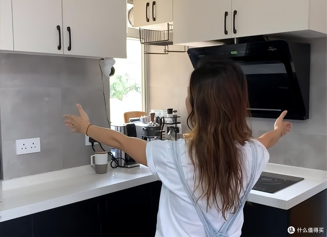 香港一姑娘火了,工作十八年,不买包不逛街,攒下21㎡小屋,晒晒