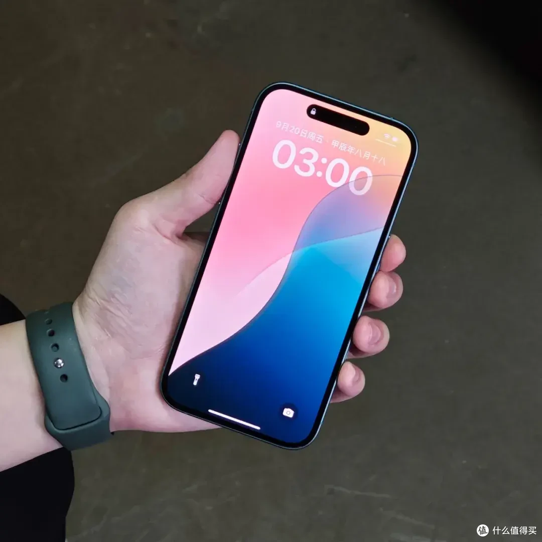 库克学会吹牛?iPhone16系列价格大“跳水”,员工承认AI落后