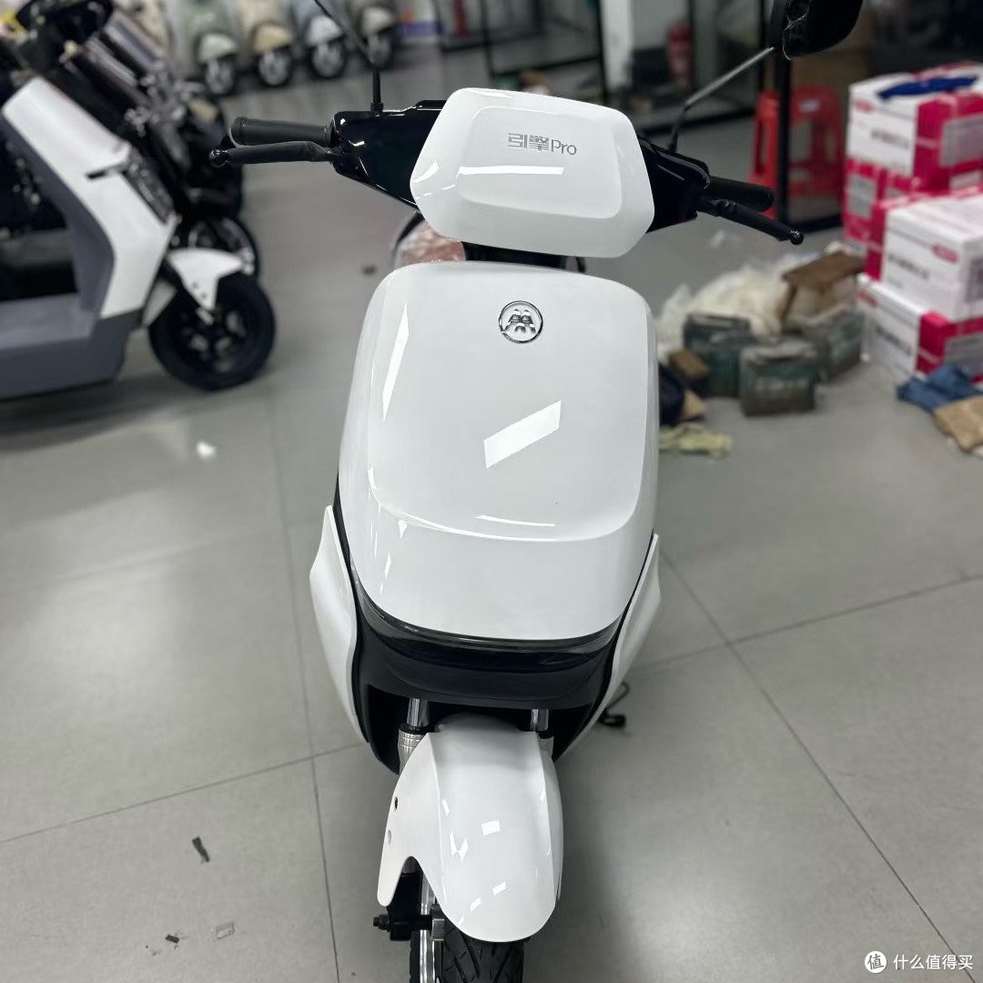 爱玛全新车型引擎PRO骁龙:性能与设计的完美结合