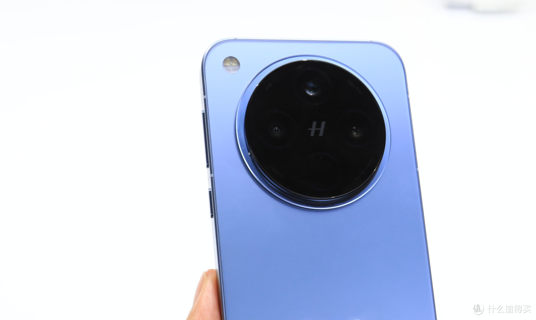全站首发!“苹替”巅峰?OPPO Find X8 真机亲测,优雅外观与完美握感的结合!