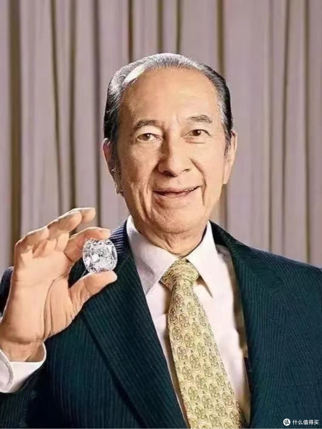 《澳门赌王何鸿燊全传》——领略传奇人生