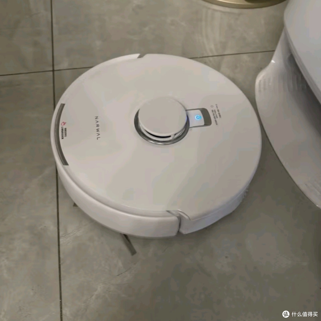 云鲸扫地机器人J5：智能清洁新纪元，毛发零缠绕的拖地革命