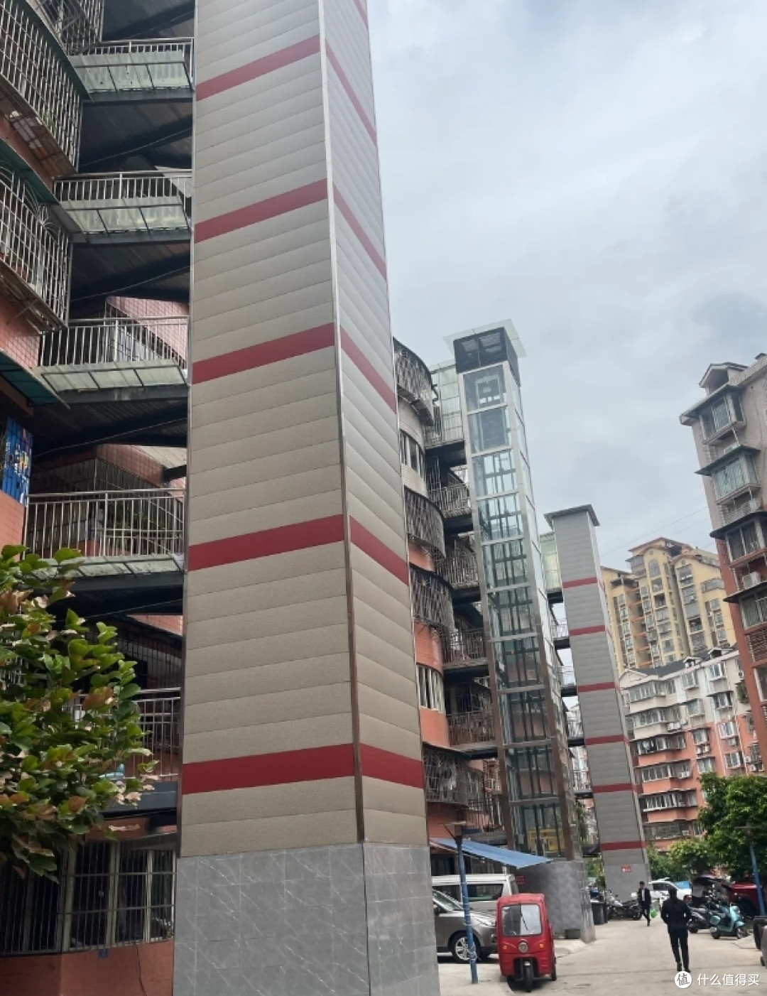 老旧小区加装电梯,一楼住户不愿意咋办?新方案出炉,这下业主不用吵了