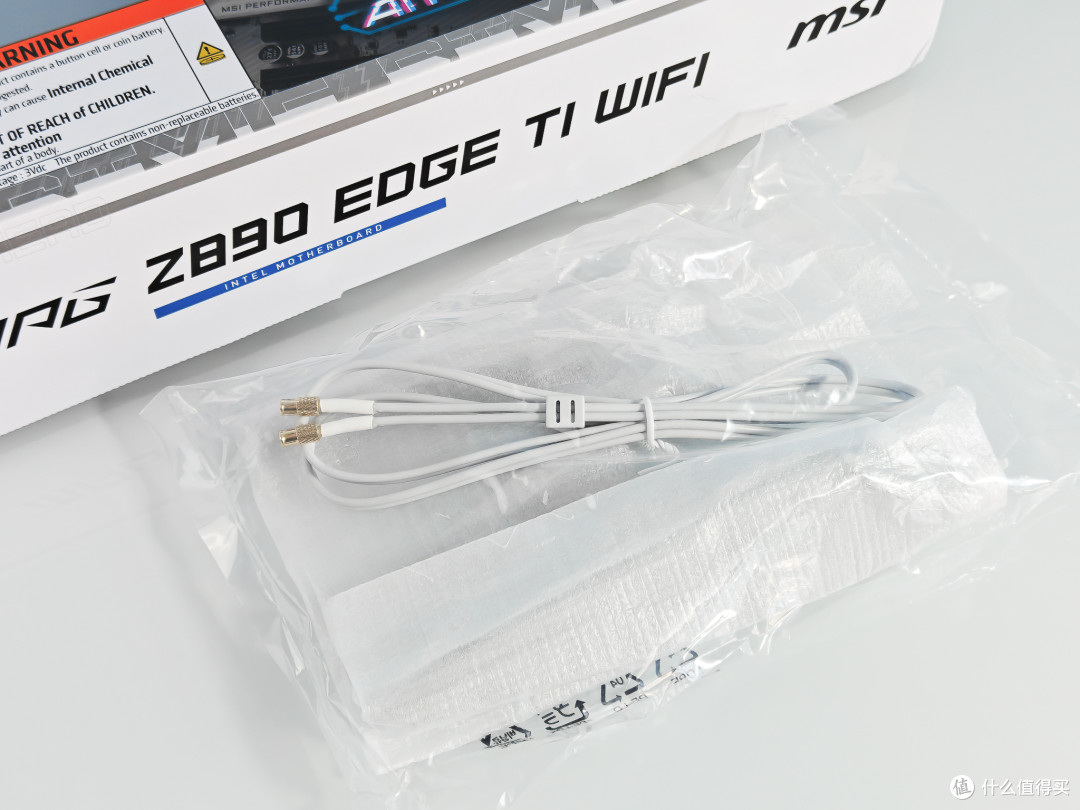 微星新品主板大揭秘!英特尔新架构加持,MPG Z890 EDGE TI WIFI刀锋钛开箱