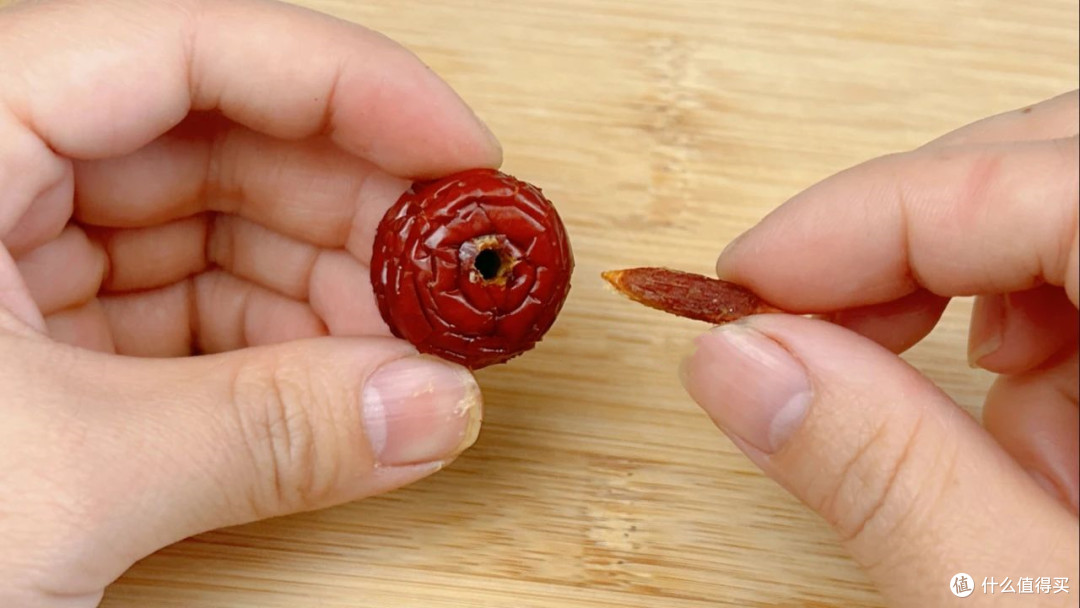 很多人都不知道,菜刀上圆孔的正确用法,居然有这么多隐藏功能